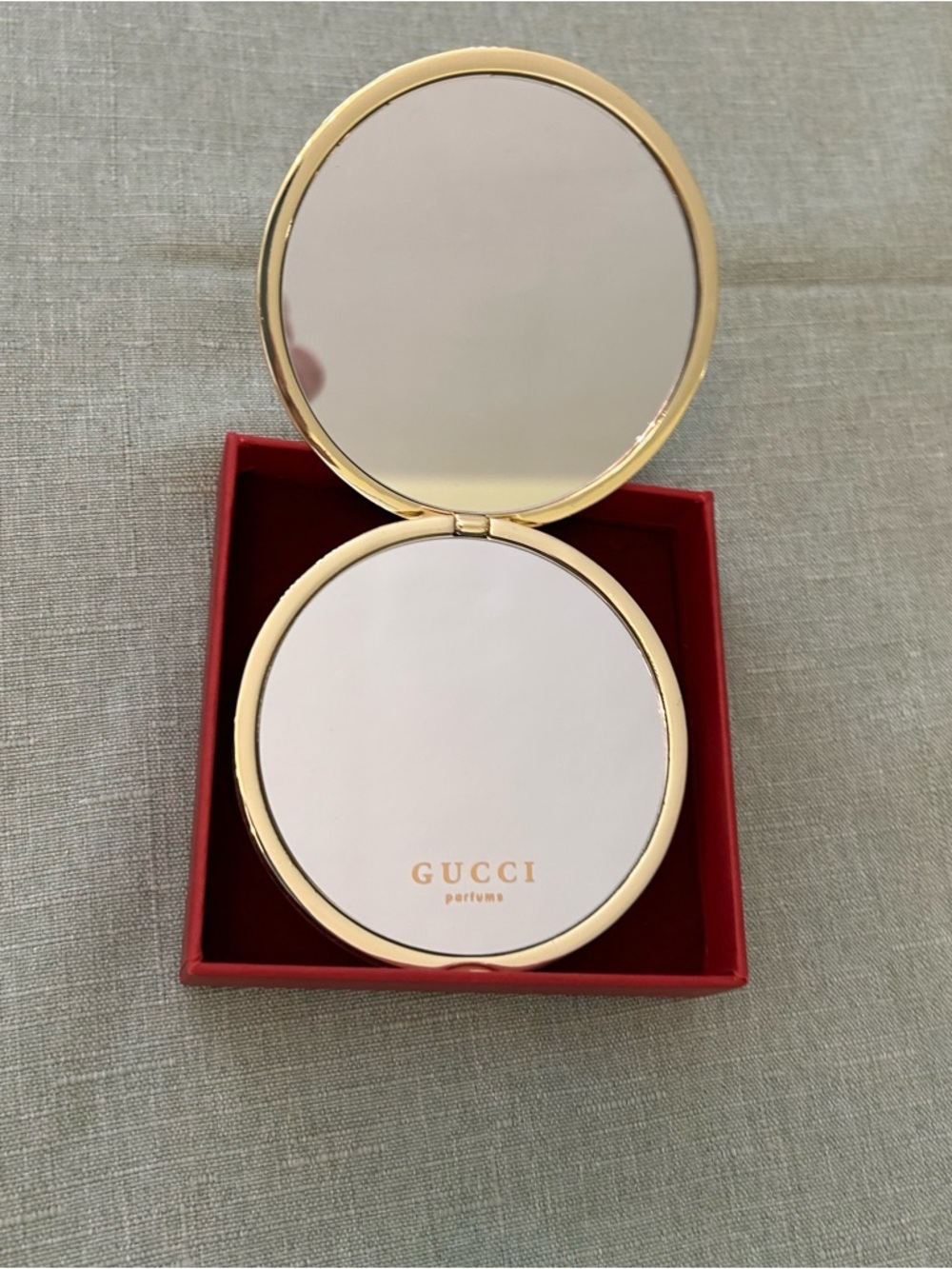 Gucci Gold Embossed Compact with Red Gift Box - Picture 3 of 8